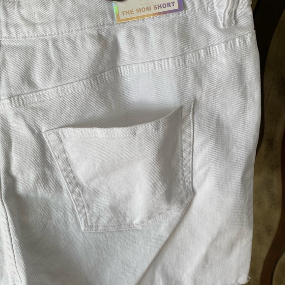 NWT Tinseltown White Frayed Hi-Rise Denim Shorts, The Mom Short, size 20W - Picture 5 of 8